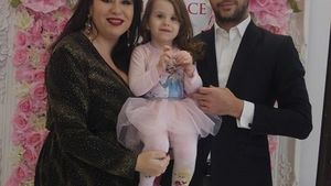 De la divorţ la familia perfectă! Oana Roman şi Marius Elisei şi-au adus fetiţa în platou şi micuţa i-a dat de gol: ”Mă ceartă!”