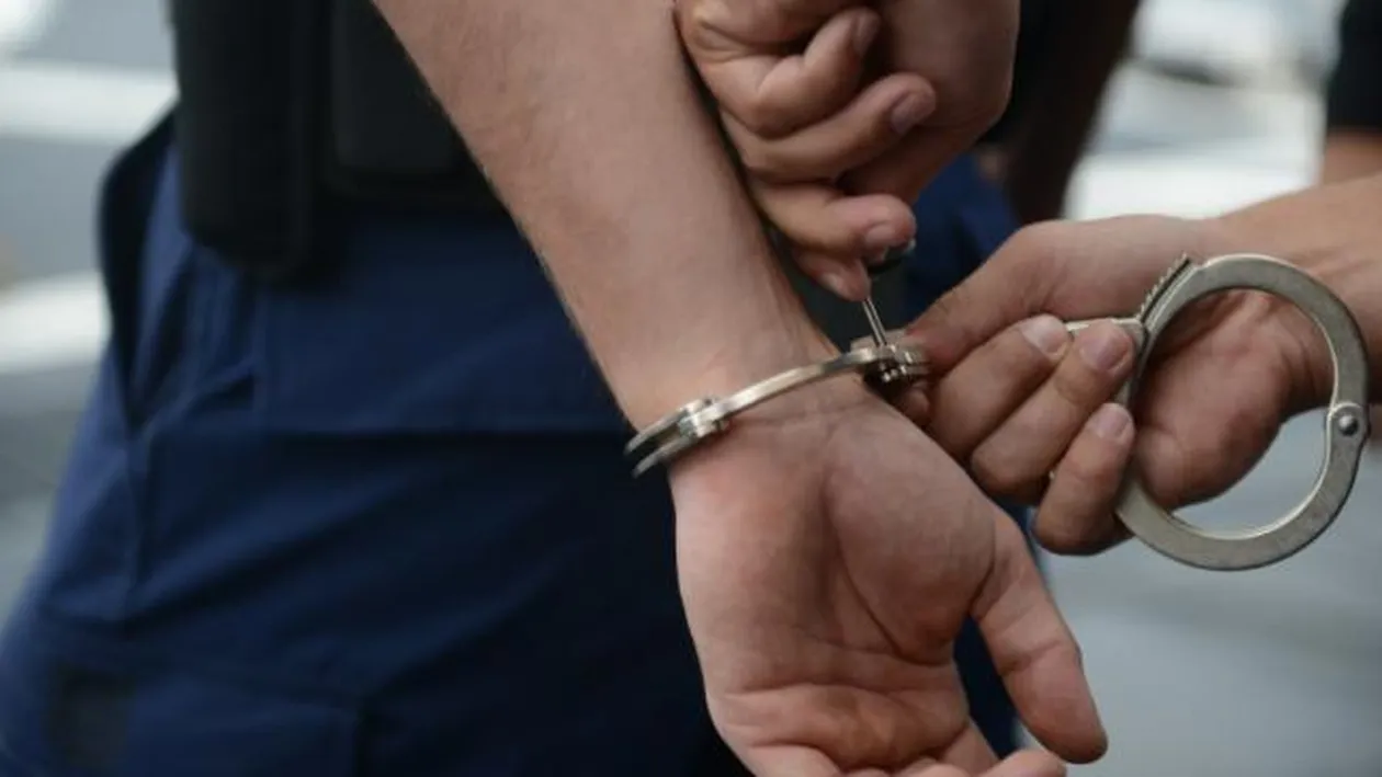 Caz şocant! L-a spânzurat cu prelungitorul şi l-a aruncat pe geam! Totul a plecat de la o…