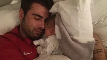 Adrian Mutu are bona perfectă pentru micuţul Tiago! Pe mâinile cui îşi lasă ”Briliantul” fiul de numai câteva săptămâni