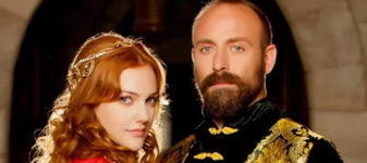 „Arată foarte diferit”. Meryem Uzerli, celebră pentru rolul Sultanei Hürrem, și-a surprins fanii cu apariția sa la Festivalul de Film de la El Gouna. Mulți nu o mai recunosc