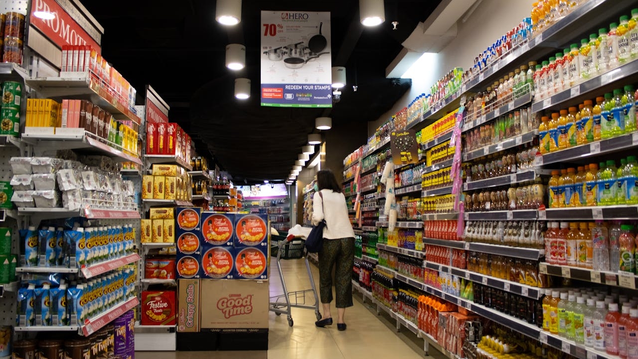 Supermarketul celebru care ar putea dispărea din România. Care este motivul?