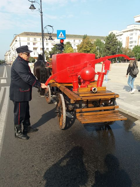Primarul din Calopăr a devenit vedetă de Ziua Pompierilor