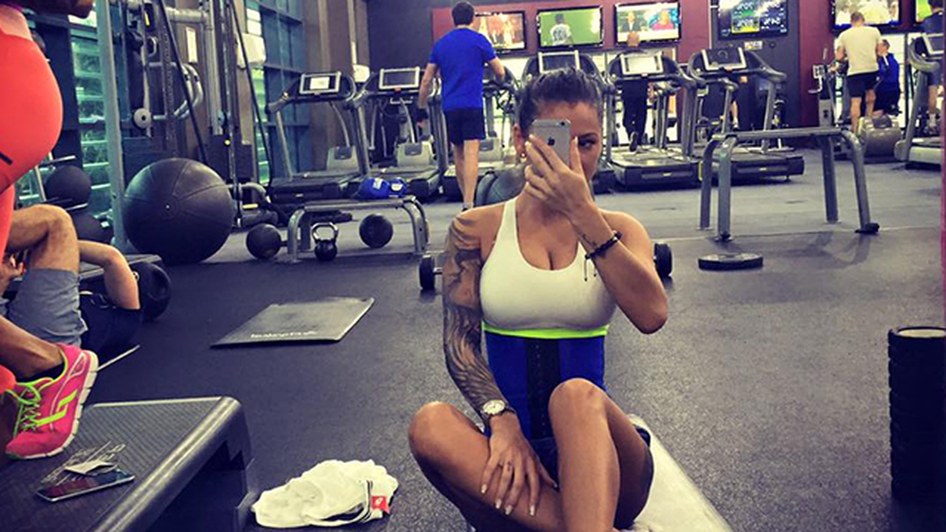 Roxana Vancea, goală în aşternuturi! Imaginea care a creat isterie în rândul fanilor!