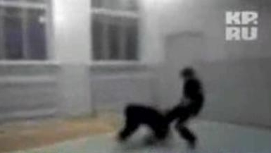 VIDEO O profesoara de 73 de ani a fost batuta de elevii sai chiar in timpul orei!