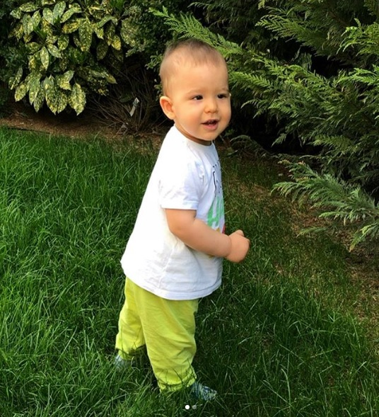 Adrian și Sandra Mutu, împreună cu micuțul Tiago… tabloul perfect de familie!