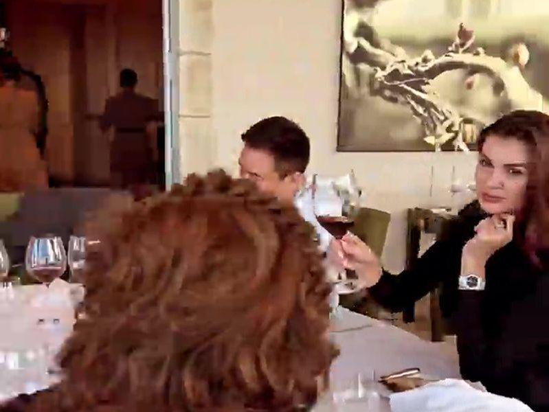 Monica Gabor, “abandonată” de Mr. Pink și înlocuită cu sora ei, Ramona! Miliardarul chinez și bruneta s-au întâlnit într-un restaurant exclusivit din Italia | FOTO