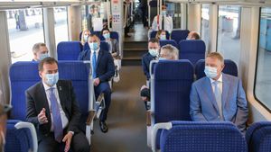 A fost inaugurată ruta de tren Gara de Nord - Aeroportul Otopeni! Ce s-a întâmplat cu prima garnitură