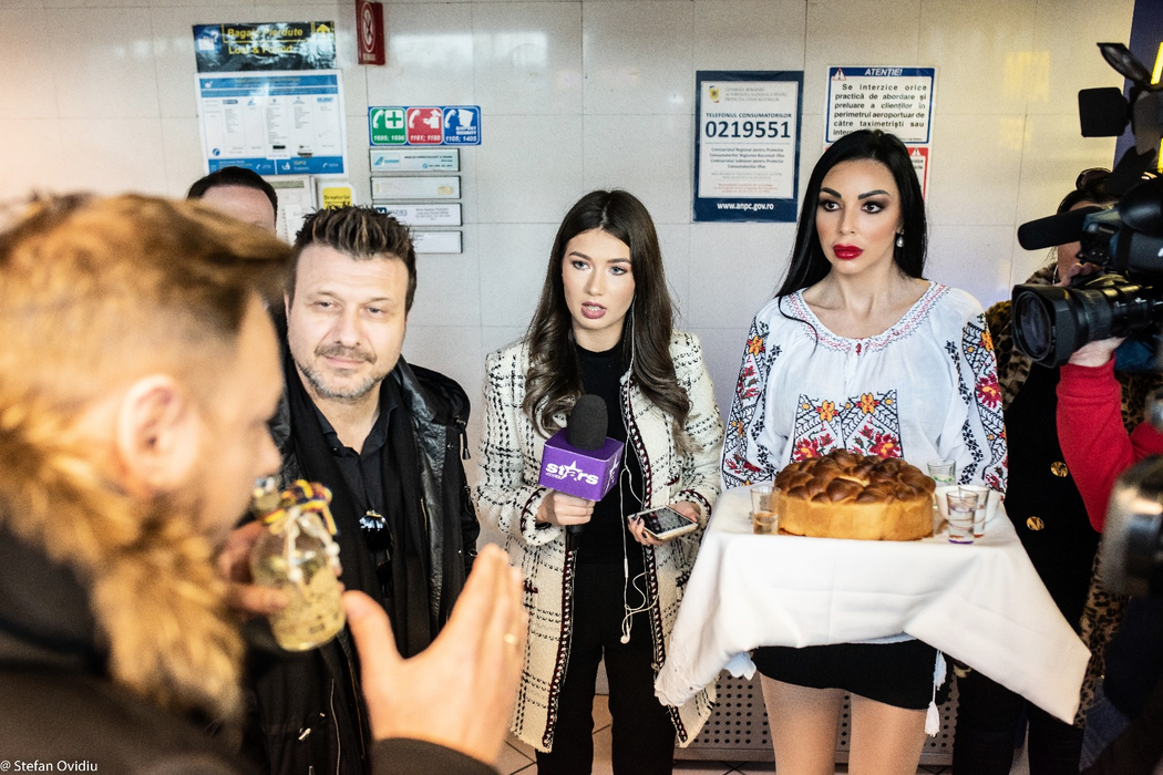 Giannis Ploutarchos, întâmpinat cu pâine și sare de o bombă sexy
