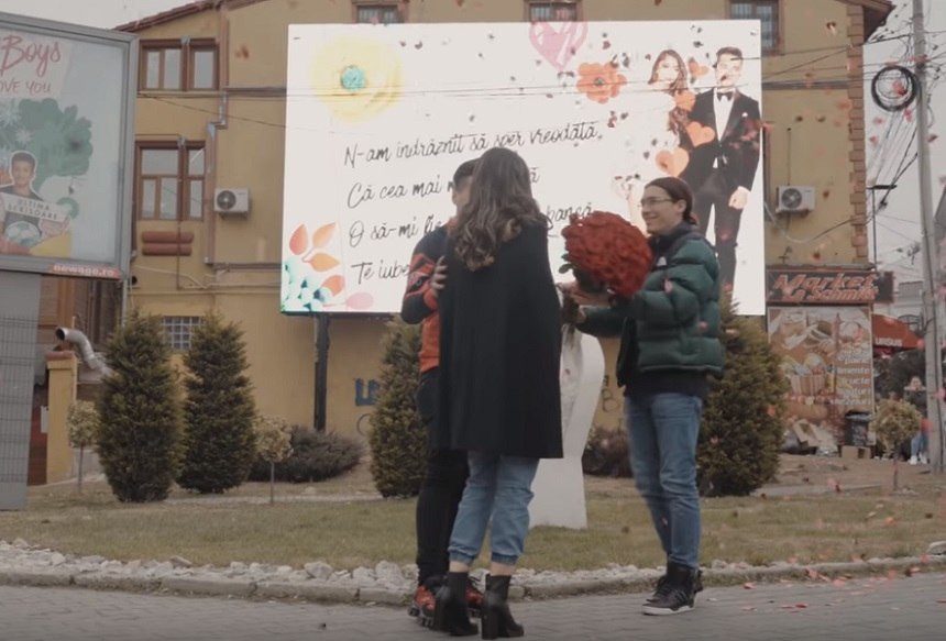 Selly a demonstrat că este numărul 1! I-a făcut iubitei o surpriză ca în filme, de Ziua Îndrăgostiților: „Îmi tremură picioarele”