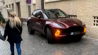 Culmea nesimțirii | Unde și-a parcat un șofer bolidul Aston Martin de 300.000 €, în centrul Clujului