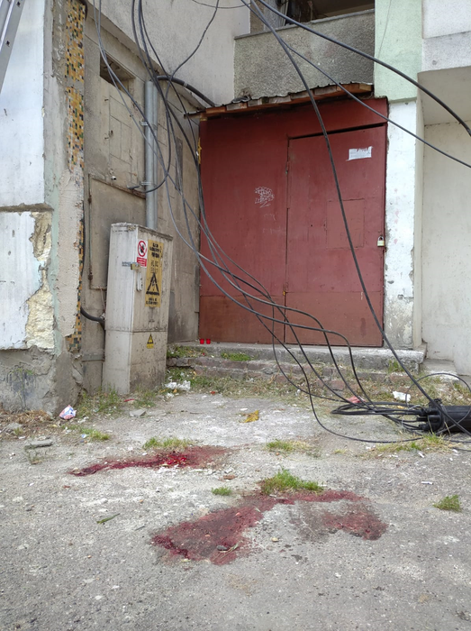 În cădere, trupul a rupt și cablurile din zonă
