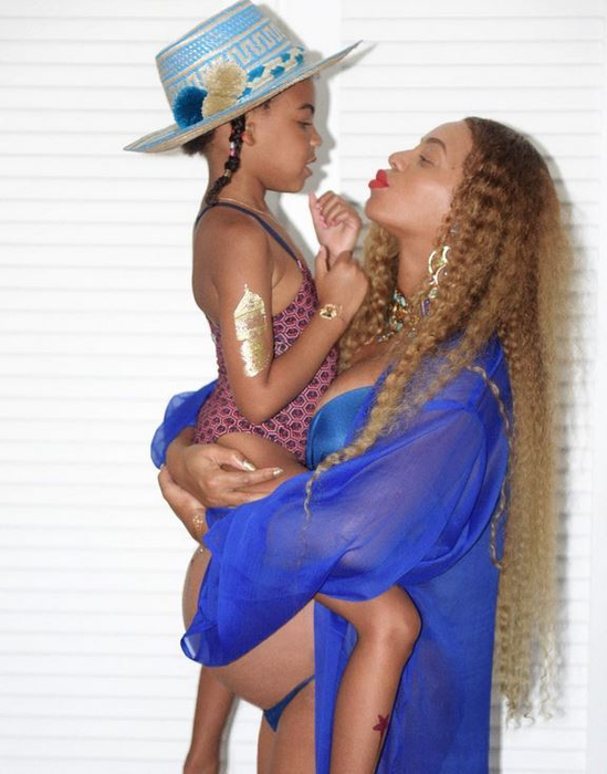 BEYONCE a devenit din nou mămică! Frumoasa cântăreaţă a adus pe lume gemeni