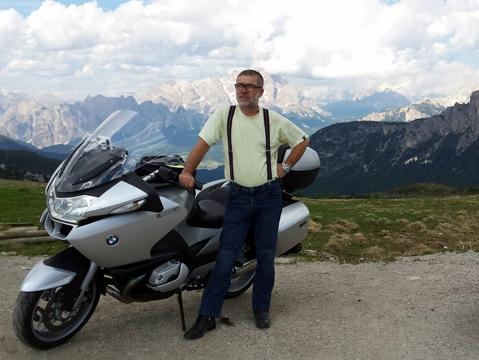 Înainte de accident, Nicu bătea Europa în lung şi în lat, pe motocicletă