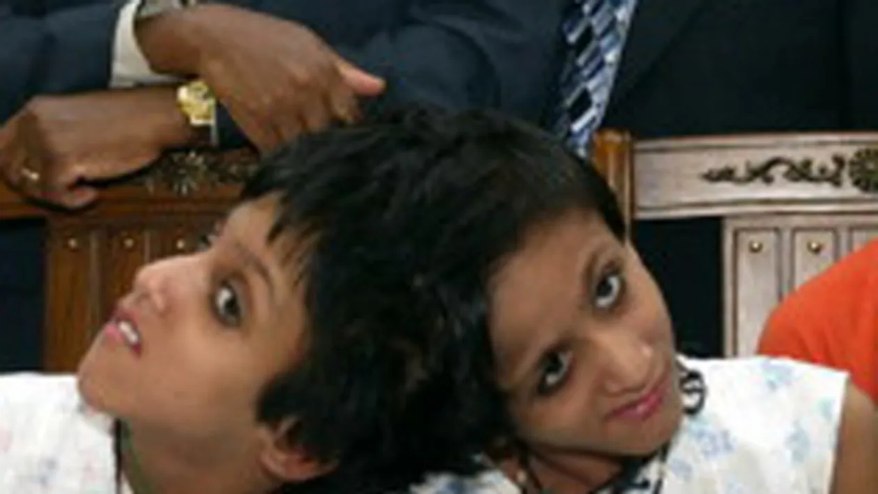 Se roaga de guvern sa-l lase sa-si omoare fiicele! Vezi povestea trista a unui indian!