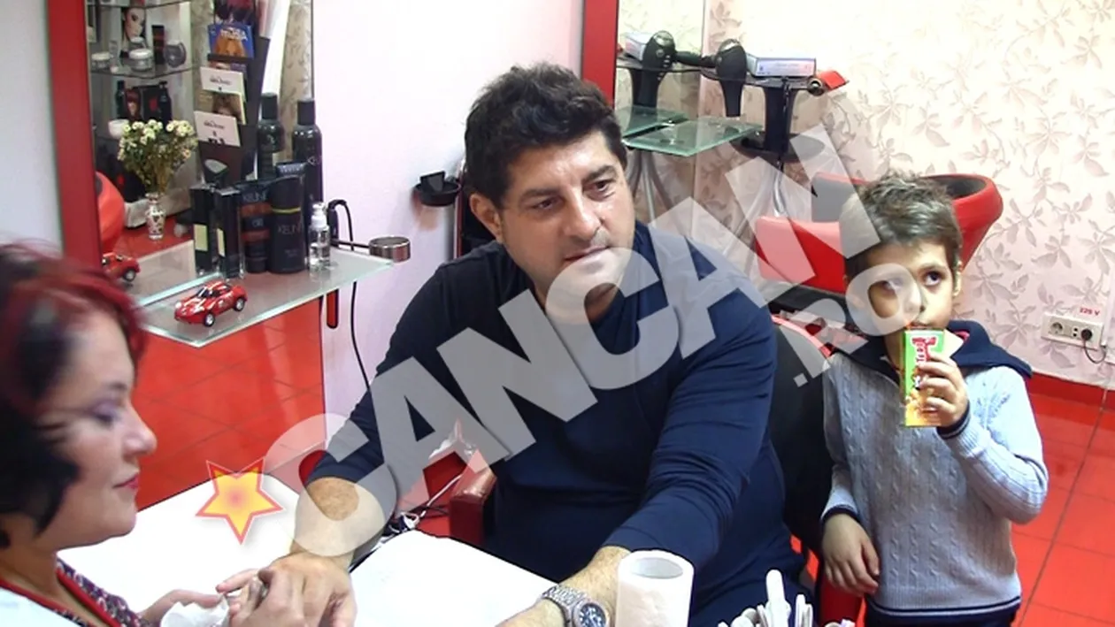 VIDEO Dependent de manichiura! Un solist celebru si-a petrecut o dupa-amiaza intreaga in salonul de infrumusetare:  “Sun un metrou.. sexual”