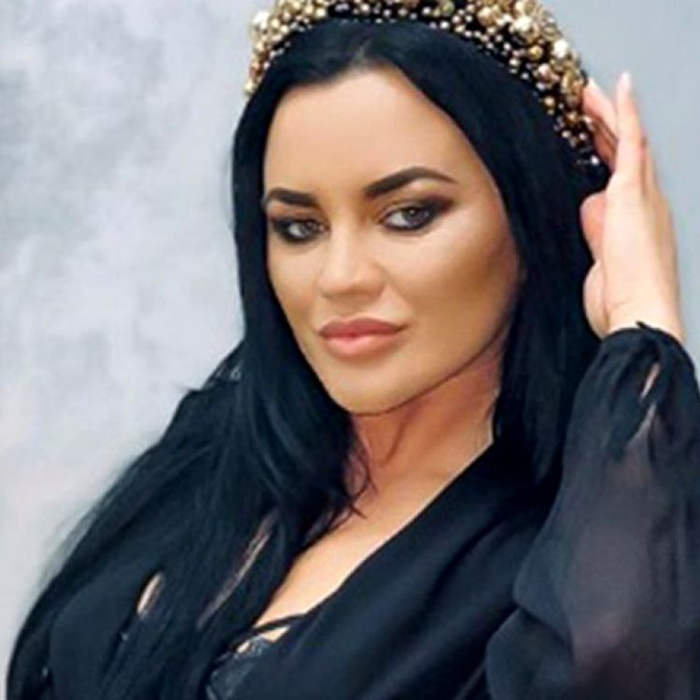 Carmen de la Sălciua a “fugit” din izolare și s-a oprit la o clinică din București. Ce intervenție va suferi artista. “Îmi pun…”