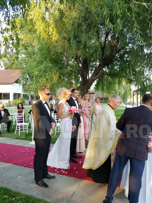 Fiul vitreg al lui Dinu Patriciu, nuntă pe malul lacului. Şi-a dus mireasa la altar cu elicopterul!