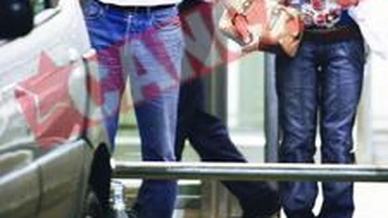 Petre si Silvia cumpara mobila in cantitati industriale