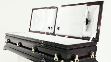 Muzica nonstop pentru morti cu cel mai puternic sistem de sunet montat intr-un cosciug