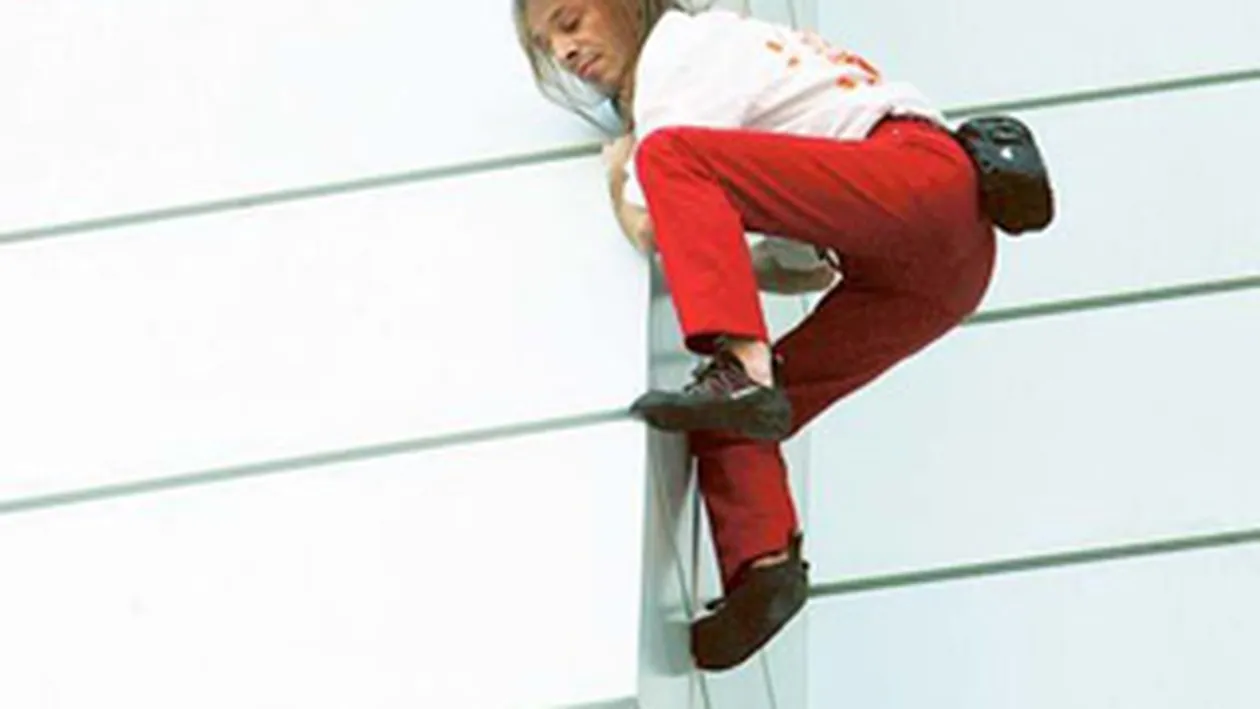 Spiderman, arestat dupa ce a escaladat un zgarie-nori din Sydney! VEZI FOTO!