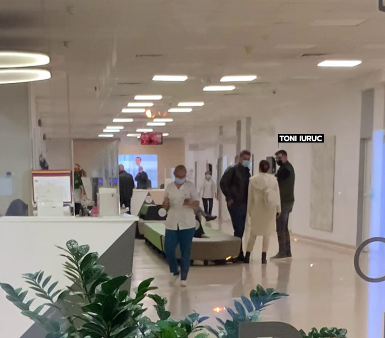 Toni Iuruc o vizitează zilnic pe mama lui, la spital / Sursă foto: CANCAN.RO