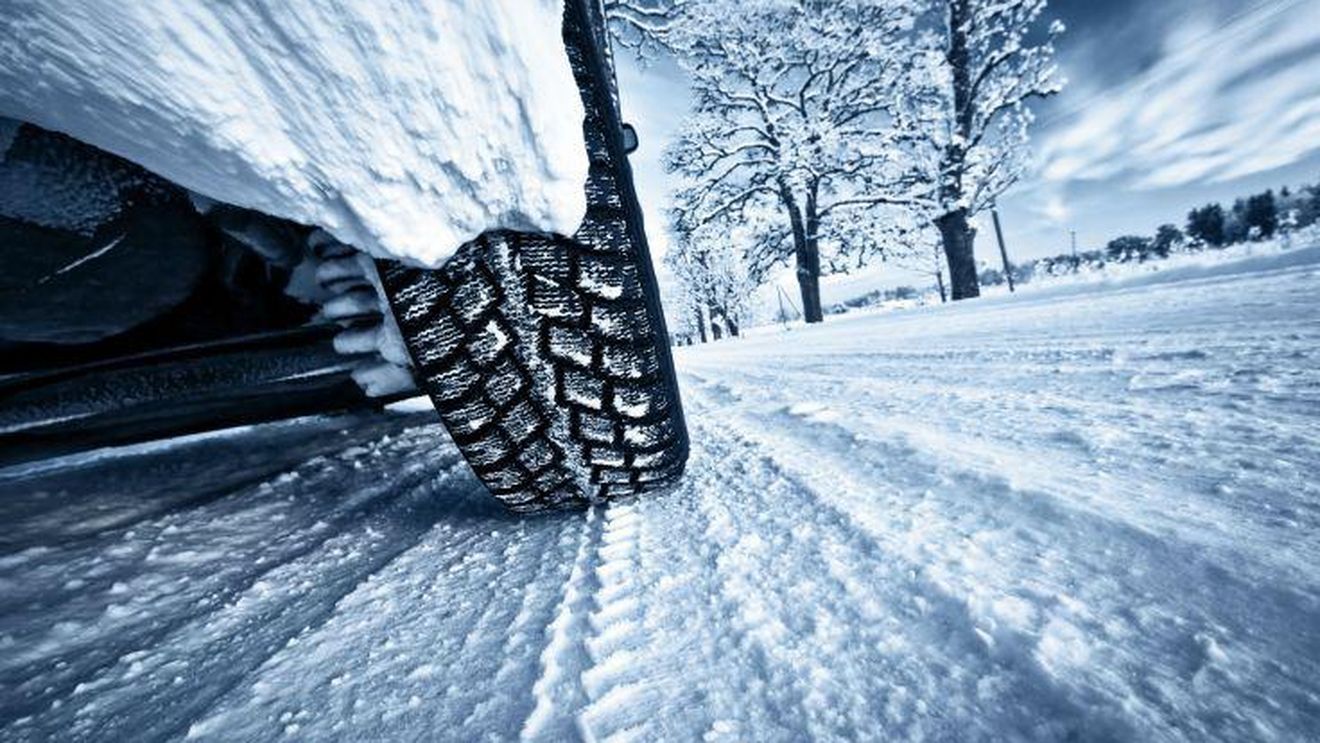 Șoferii trebuie să fie atenți! Poliția a anunțat amenzi usturătoare pentru autoturismele neechipate cu anvelope de iarnă