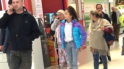 Avem imaginile! Bulibaşa Leo a năvălit cu familia în mall! Cât a ”spart” prin magazine