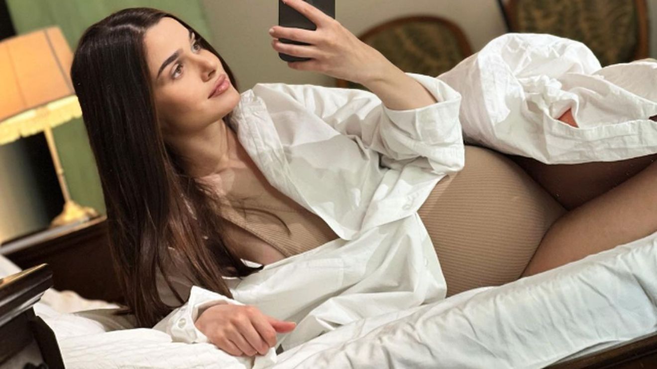 Theo Rose, forţată să se opereze de urgenţă: "Au sesizat nişte riscuri şi a trebuit să programăm cezariana"