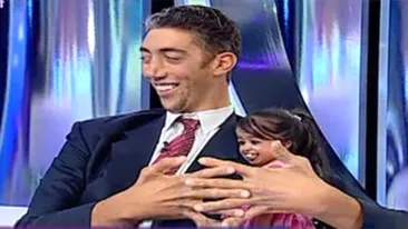 Cea mai mica femeie din lume, fata in fata cu cel mai inalt om de pe Planeta! Roxana Ionescu, fara cuvinte: Sunt fascinata