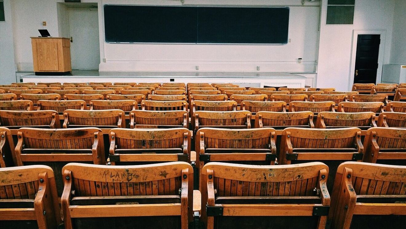 Studenții României care nu vor mai primi burse! Statul a decis