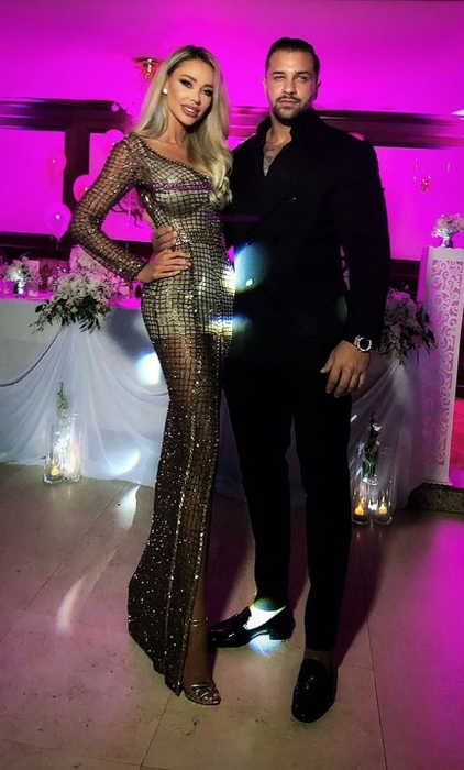 Bianca Drăgușanu, în rochie aurie