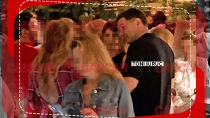 Cum ”agață” Toni Iuruc! Nici pe Simona Halep nu a ”filat-o” așa de mult! A rămas cu capul sucit, iar blondina...