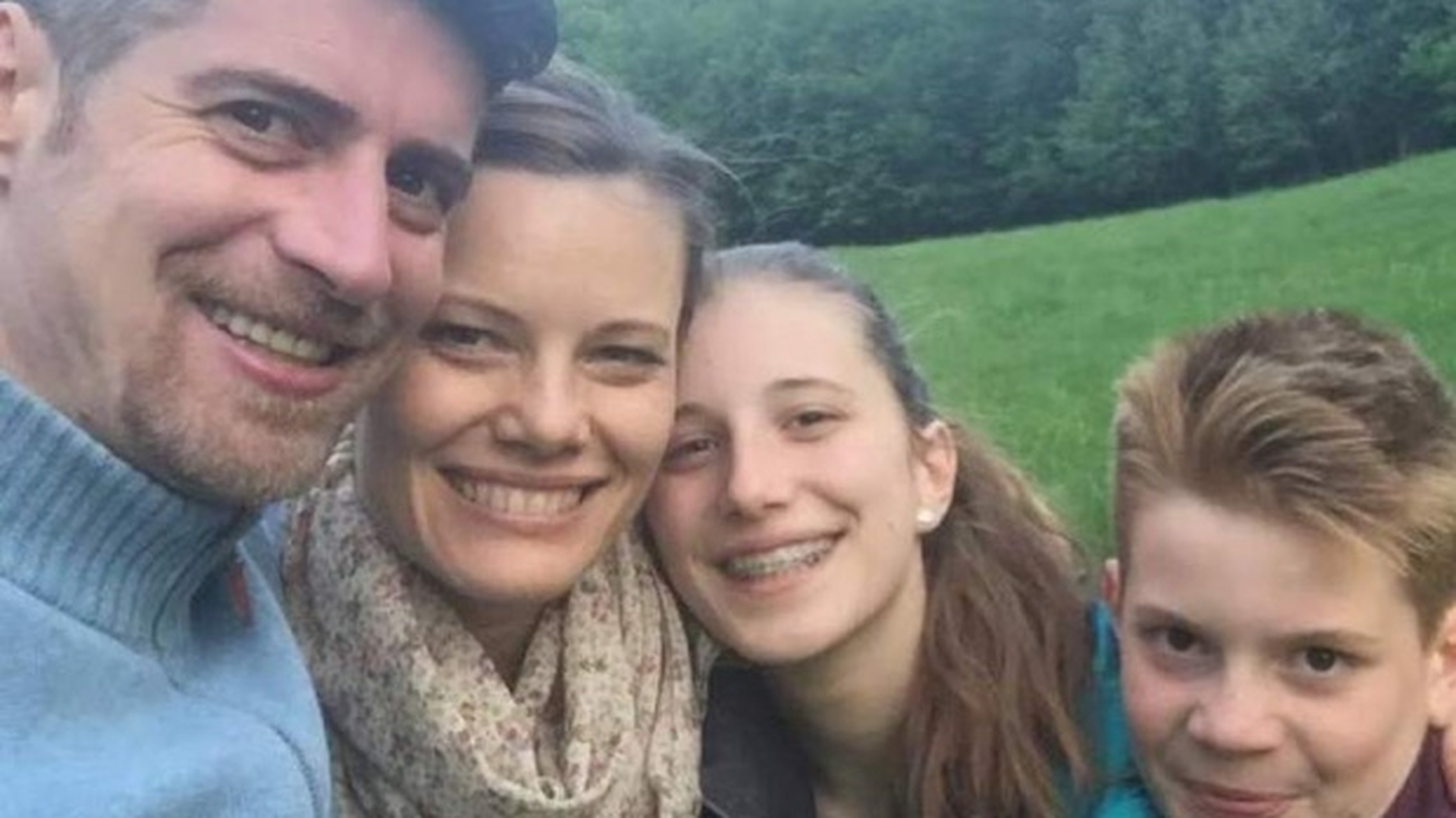 Locul in care a stat singur cateva zile criminalul de la Brasov! Grota de Sinca Veche este cunoscuta pentru fenomene inexplicabile. Marturiile socante ale localnicilor