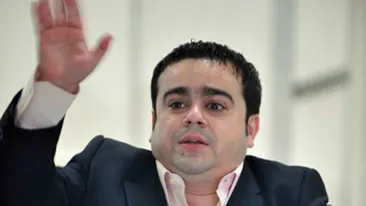 Adi Minune, audiat de politistii din Iasi pentru furtul unei sticle de sampanie!