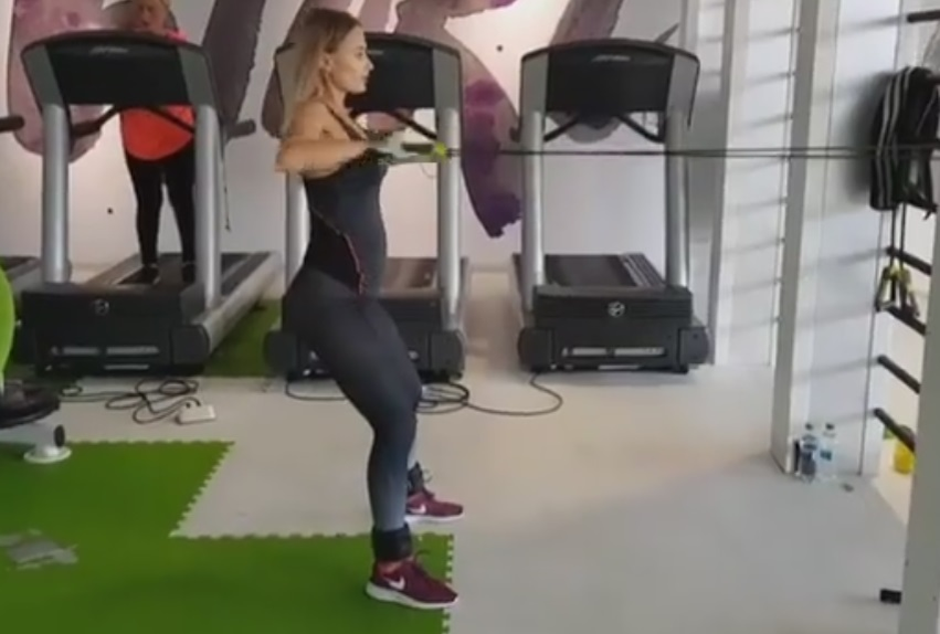 Oana, mărturisiri despre sarcină! Cum se simte şi cum arată sora Deliei după ce s-a apucat de sală, deşi a avut probleme cu sarcina