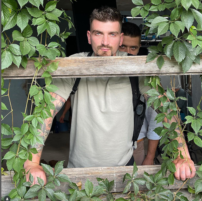 Finul lui Velea a călcat strâmb, iar iubita l-a dat afară din casă. (sursa foto: INSTAGRAM.COM)