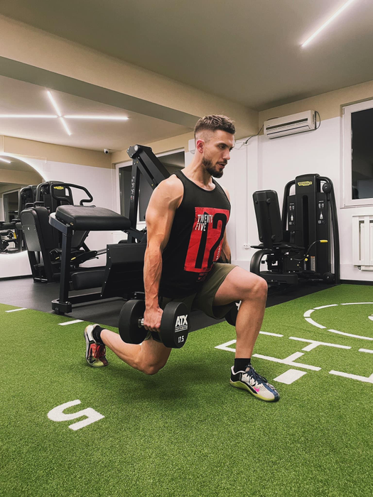Andrei Krișan încasează 40 de euro pentru un abonament lunar la sala lui de fitness (Foto: Facebook)