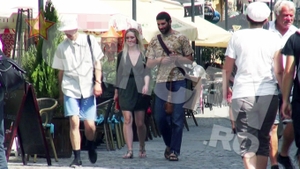Adio sarutari patimase cu blonde misterioase! Firicel e acum un tata model!