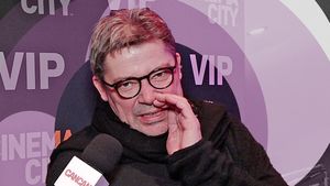 Cristi Iacob dă din culisele celui mai nou film de comedie, Complotul bonelor: ”Eu sunt javră bătrână!”