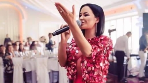 La câte operații estetice a apelat Carmen de la Sălciua de-a lungul timpului. Nu o recunoști