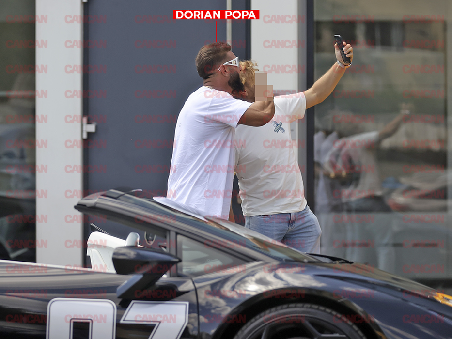 Chiar dacă avea probleme la mașină, Dorian Popa a intrat în jocul unui fan și s-a lăsat filmat (Foto: CANCAN.RO)