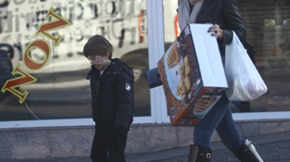 Geanina Varga, la shopping de... jucarii, cu fiul ei