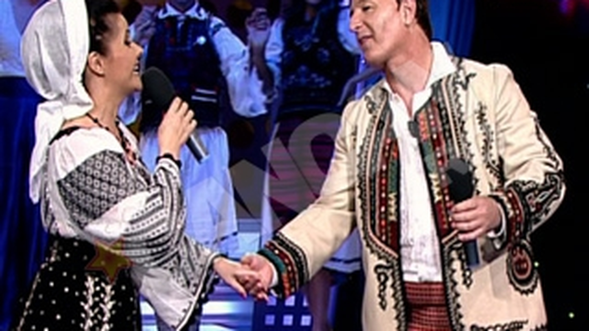 Uite cum arata Cristina Spatar in costum popular ardelenesc