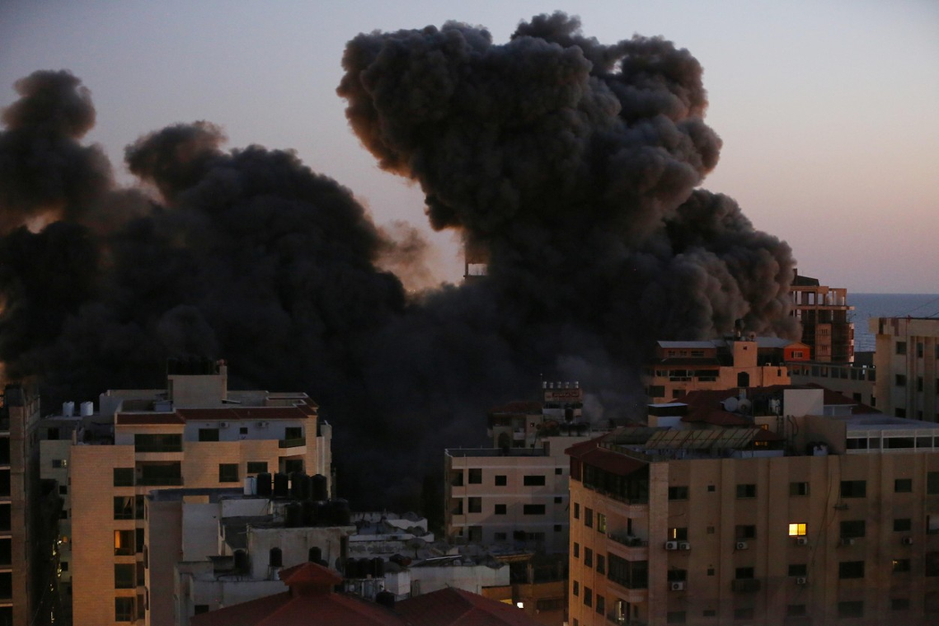 Israelul a distrus într-un atac o clădire Hamas cu 10 etaje din Gaza ( sursa foto Profimedia )