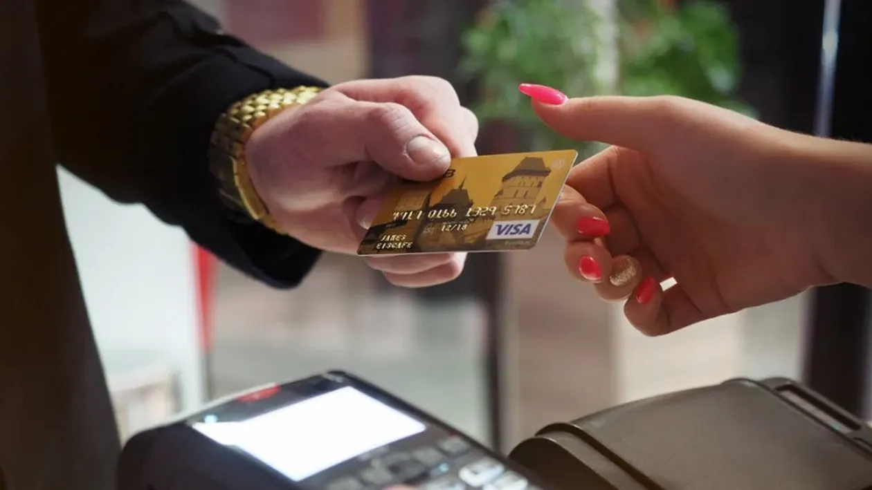 Ireal! I-au fost transferați accidental 10,5 milioane de dolari în cont, iar ea a găsit o modalitate de a-i păstra