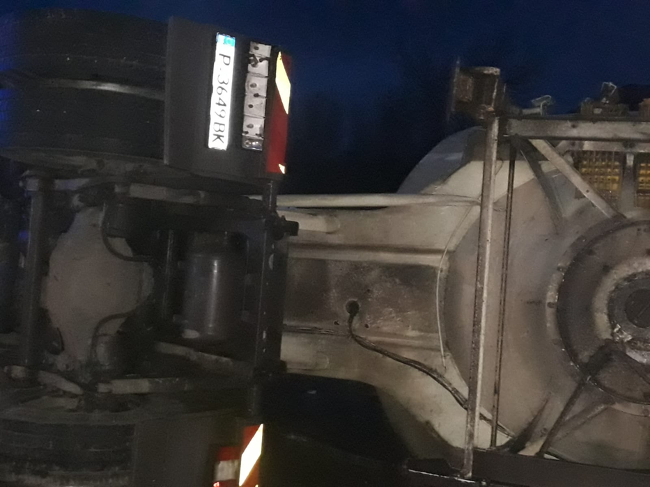 Accident cumplit pe DN6! Două TIR-uri s-au ciocnit violent, iar unul dintre șoferi a rămas încarcerat