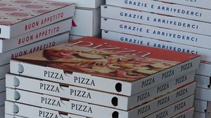 Ce salariu are un şofer de la Pizza Hut? De necrezut câţi bani primesc şi angajaţii de la Presto Pizza