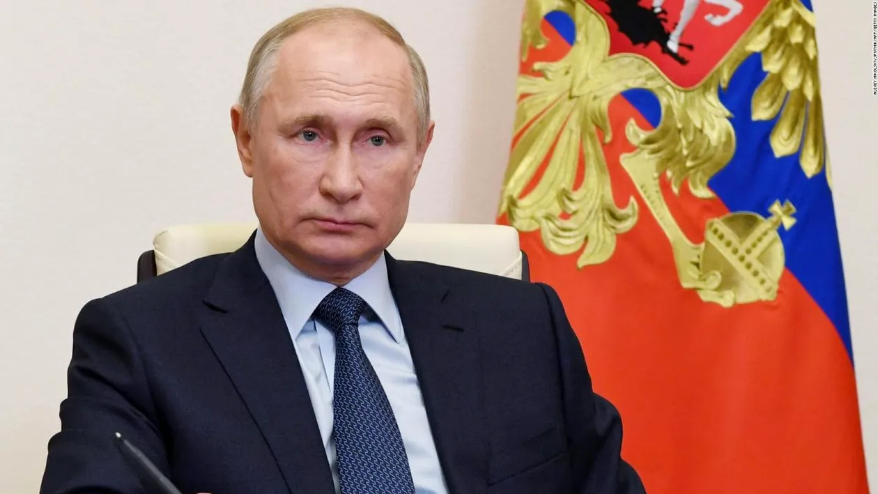 A stat în dreapta lui Putin ani la rând, iar acum i-a dezvăluit secretele. Ofițerul rus a spus de ce se teme liderul de la Kremlin: „S-a izolat de lume”