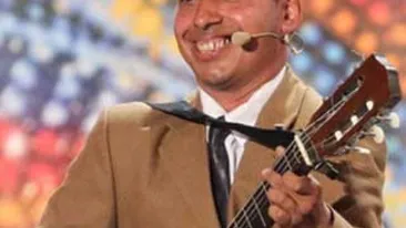 Gigel Frone a agatat in parc o DJ-ita mult mai tanara ca el, iar noi avem dovada video ! Cum a fost posibil asa ceva!