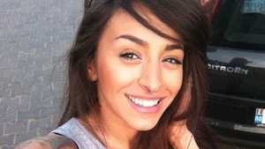Detaliul care i-a scăpat lui Ruby in aceasta fotografie! Ce se vede in imaginea pe care solista a postat-o pe Facebook